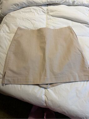 Express Editor Houndstooth Mini Skort in Beige and White